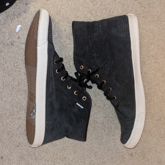 toms black high tops